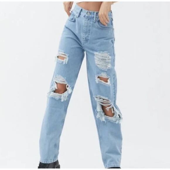 Urban Outfitters High Rise Baggy Distressed Ripped Light wash Jeans Size 28 - Picture 1 of 8